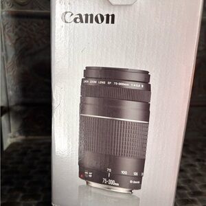 Canon 75-300mm f/4‑5.6 III Zoom Lens - Open-Box / Like New